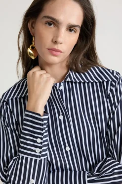 Fitted shirt in printed organic cotton poplin