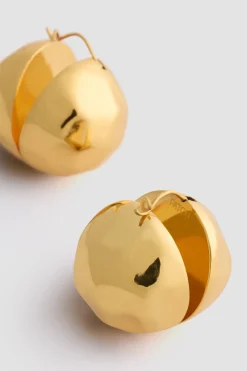 Hammered sphere earrings in gold-plated brass