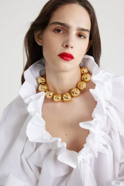 Hammered sphere necklace in gold-plated brass