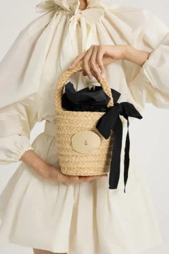 Iconic bucket bag in raffia
