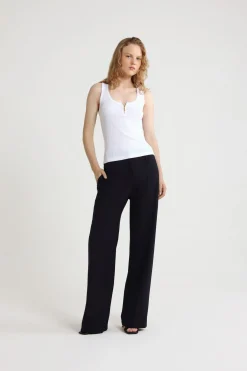 Scoop neck tank in ribbed organic cotton blend