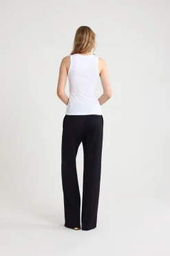 Scoop neck tank in ribbed organic cotton blend