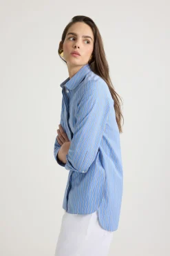 Tailored shirt in printed organic cotton poplin